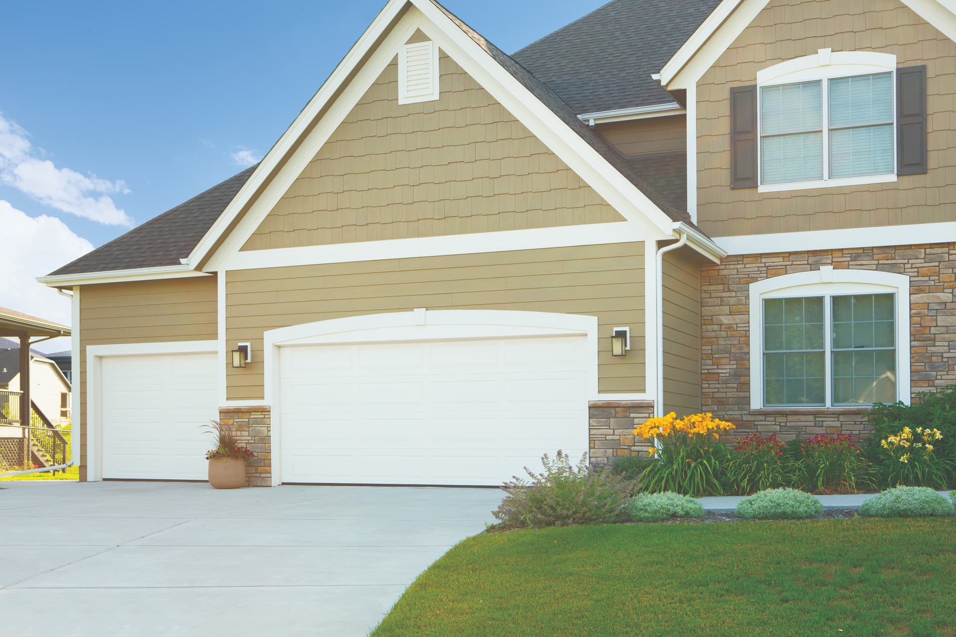Wayne Dalton 9100 Long Panel White steel garage door