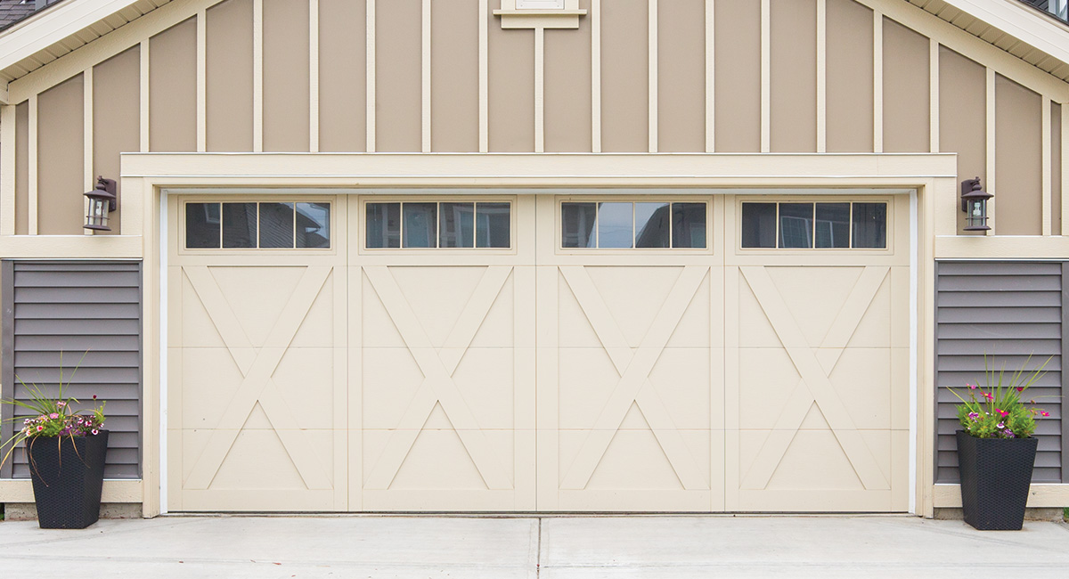carriage house garage goor