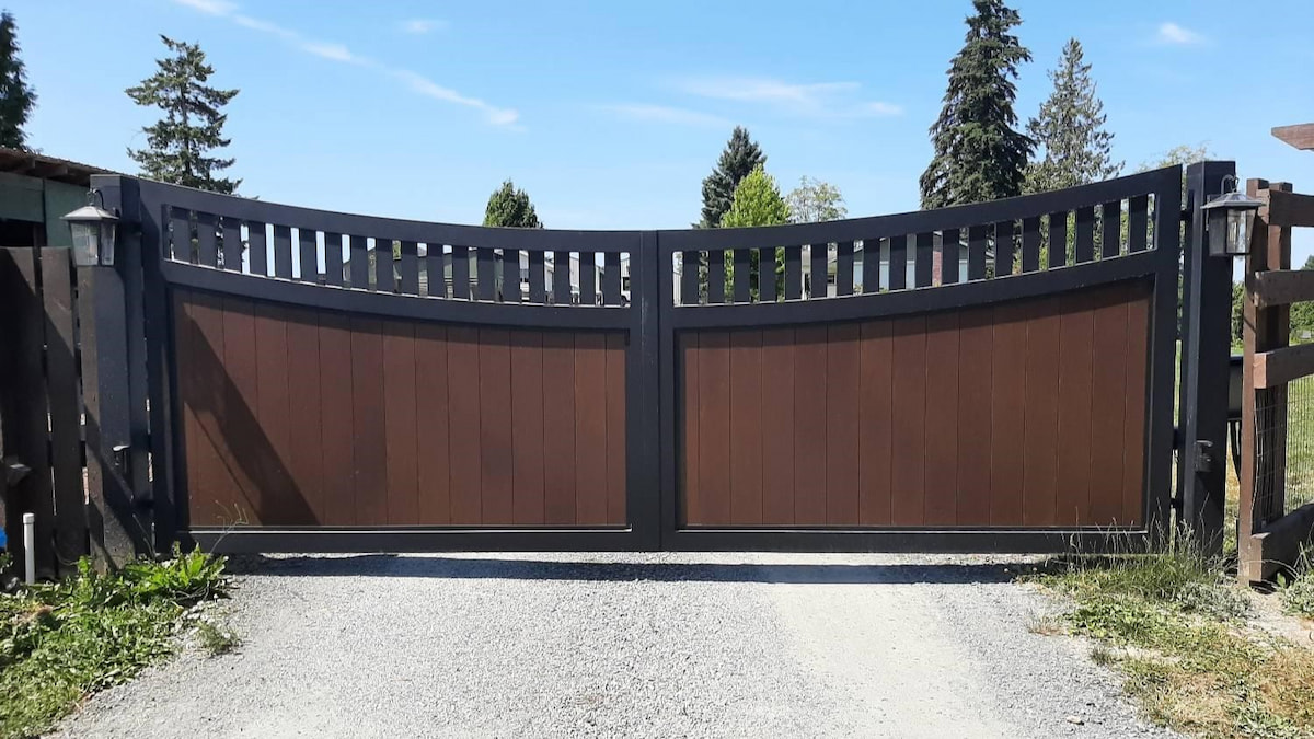 double swing gate