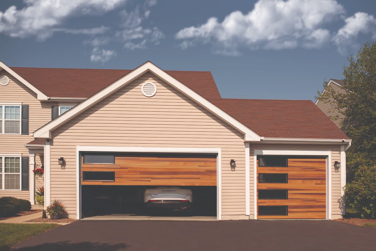 •	Wayne Dalton 8300AG garage door closing