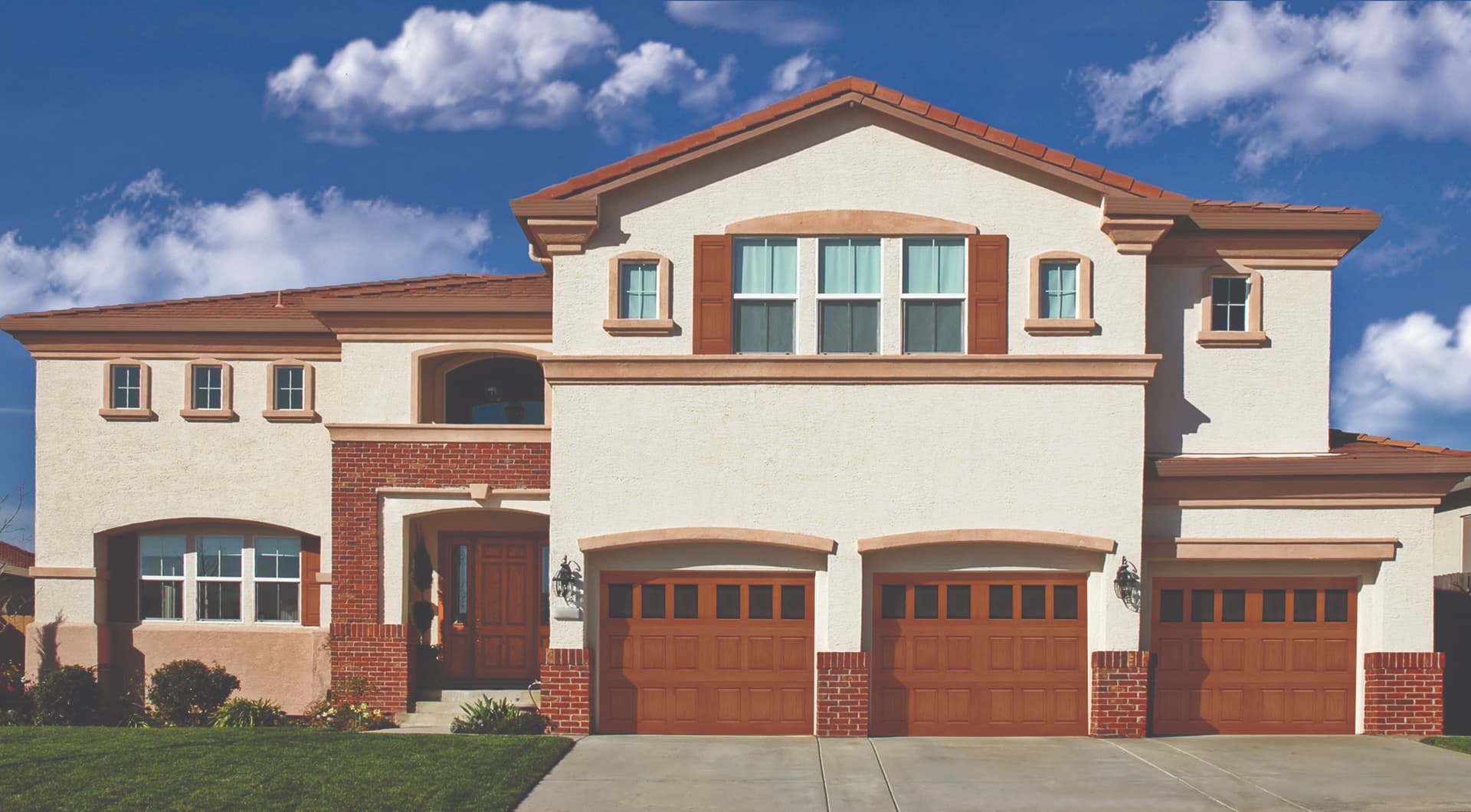 Wayne Dalton 8680 VRP Hond Mahog garage doors