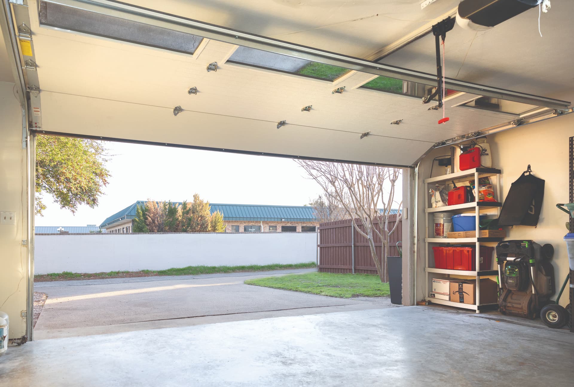 WD 8300 Carbon Oak IV Windows garage door